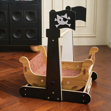 Corsair Cat Shakes the Bed